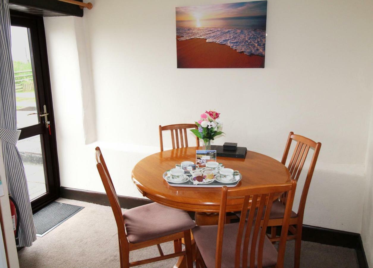 Houndapitt Cottages บู๊ด ภายนอก รูปภาพ